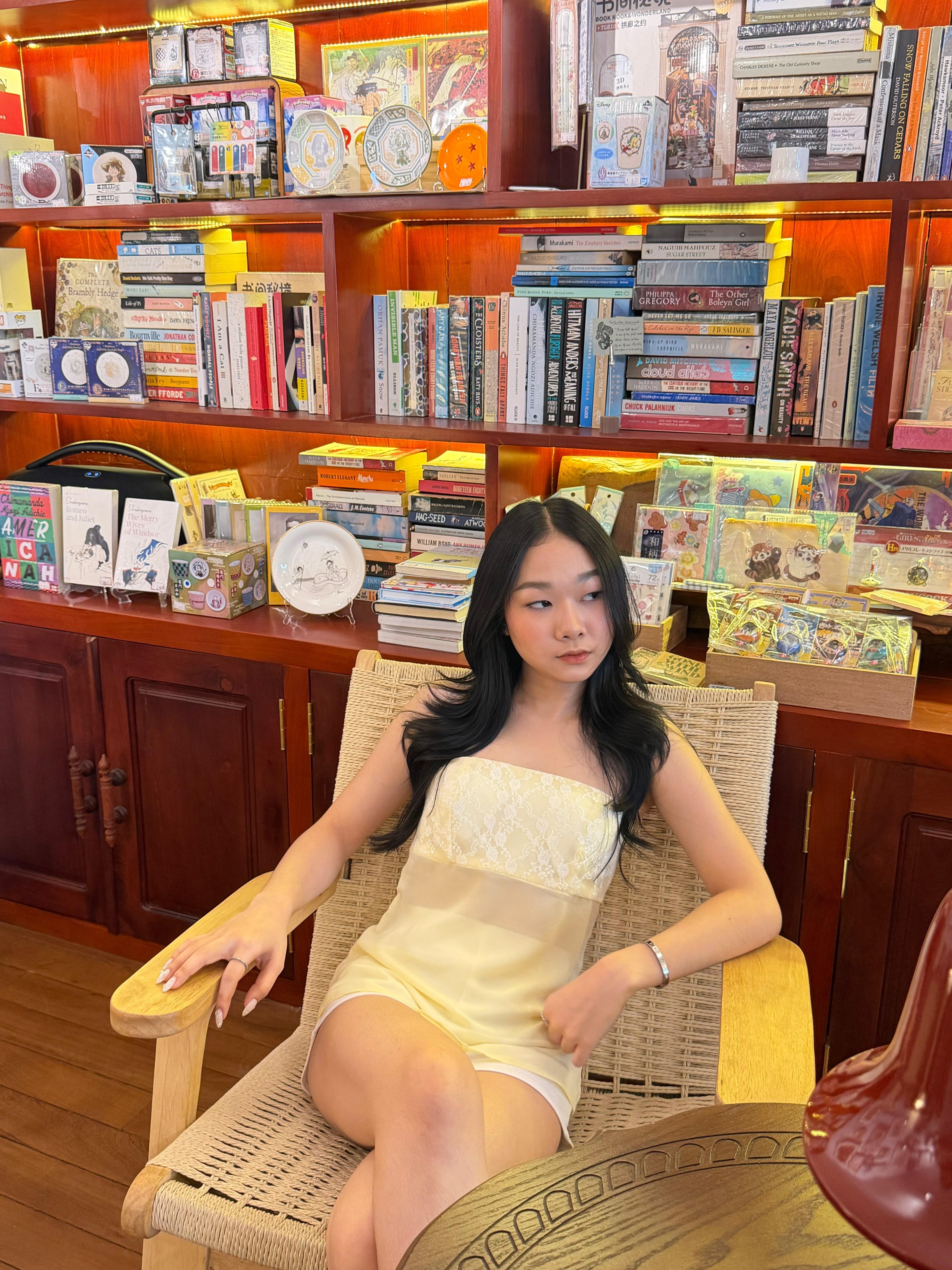 Yellow tube lace