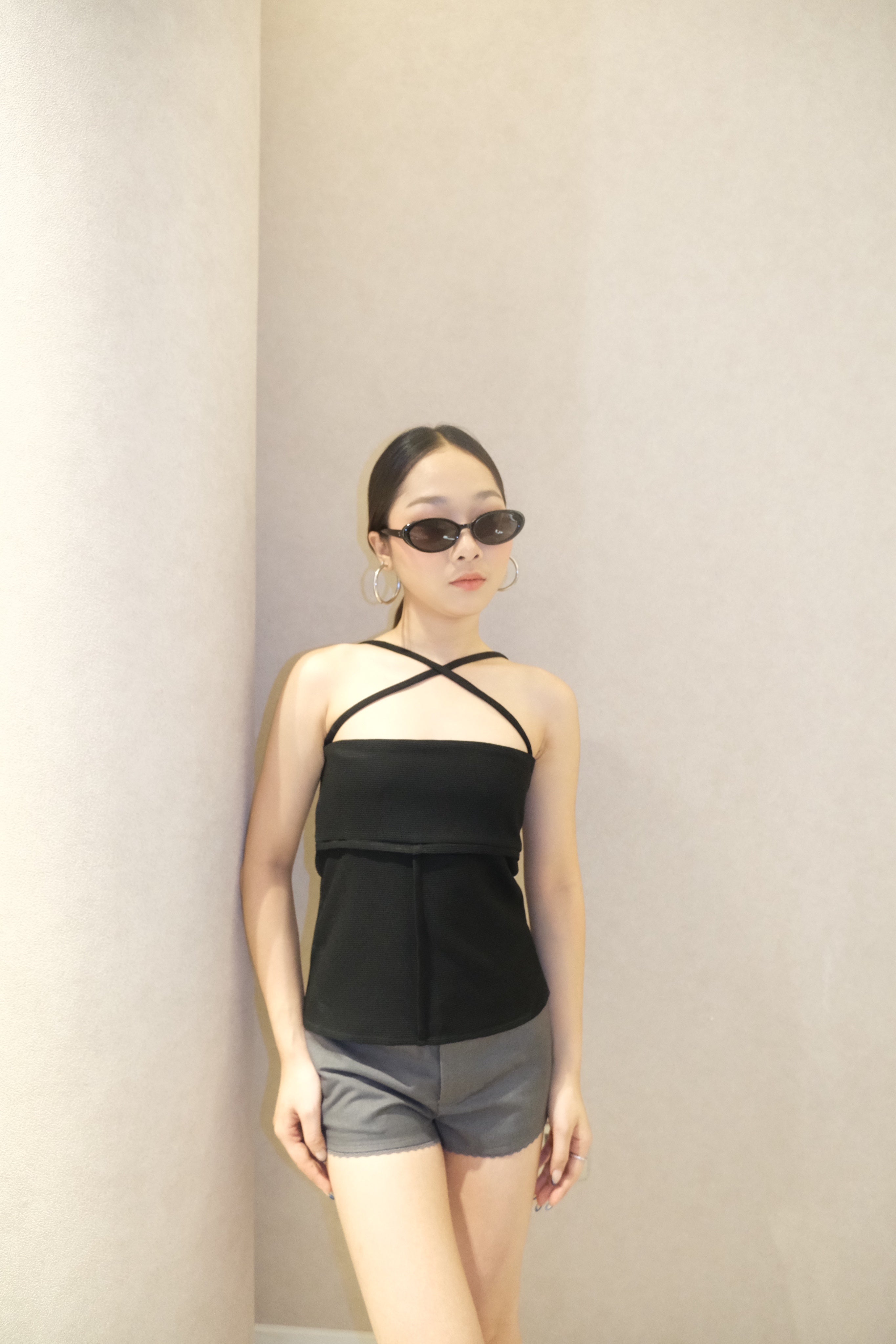 Black crisscross