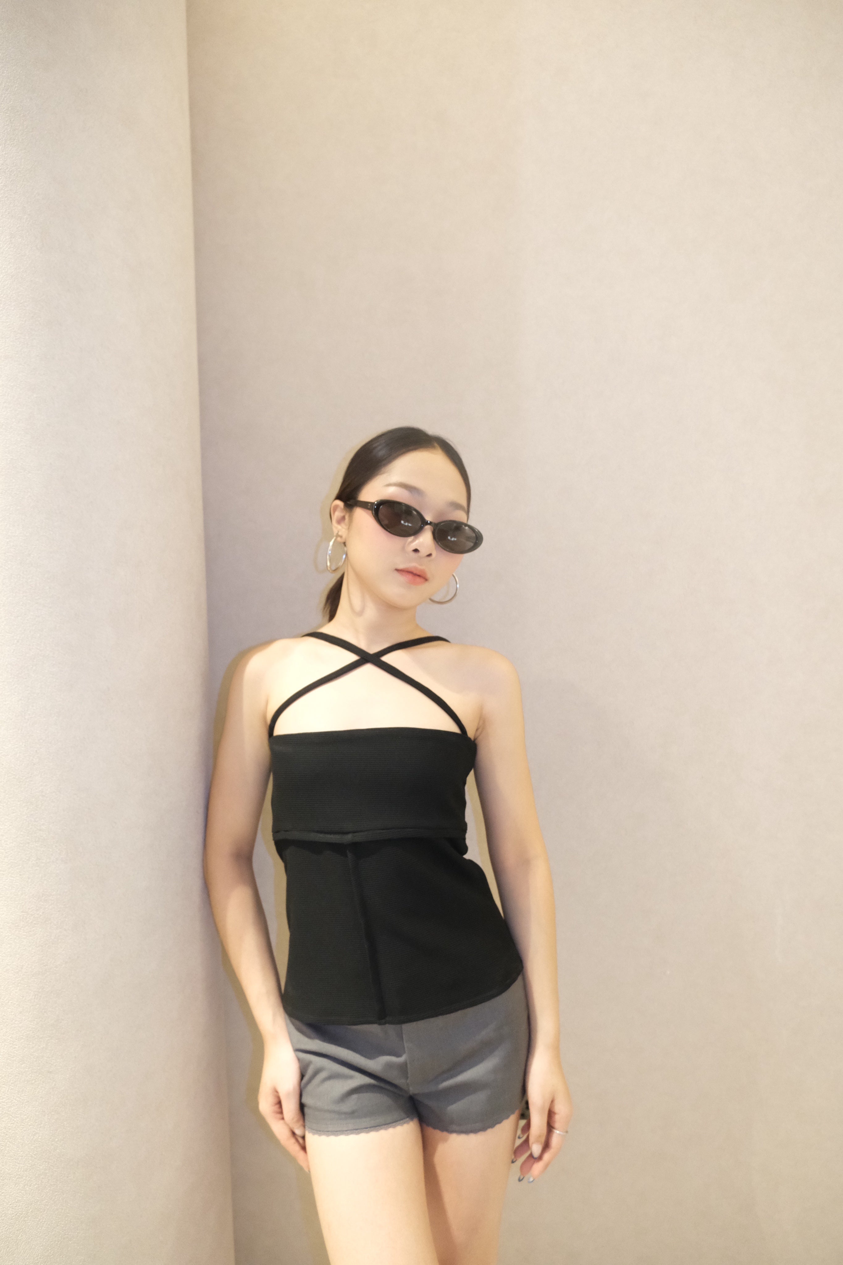 Black crisscross