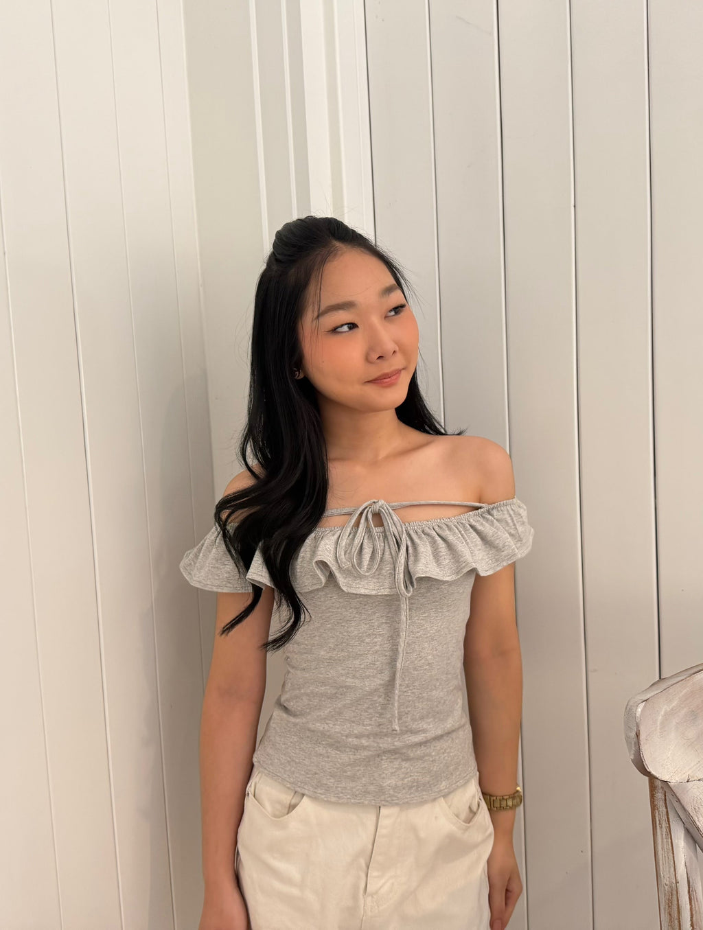 Grey ruffle tie