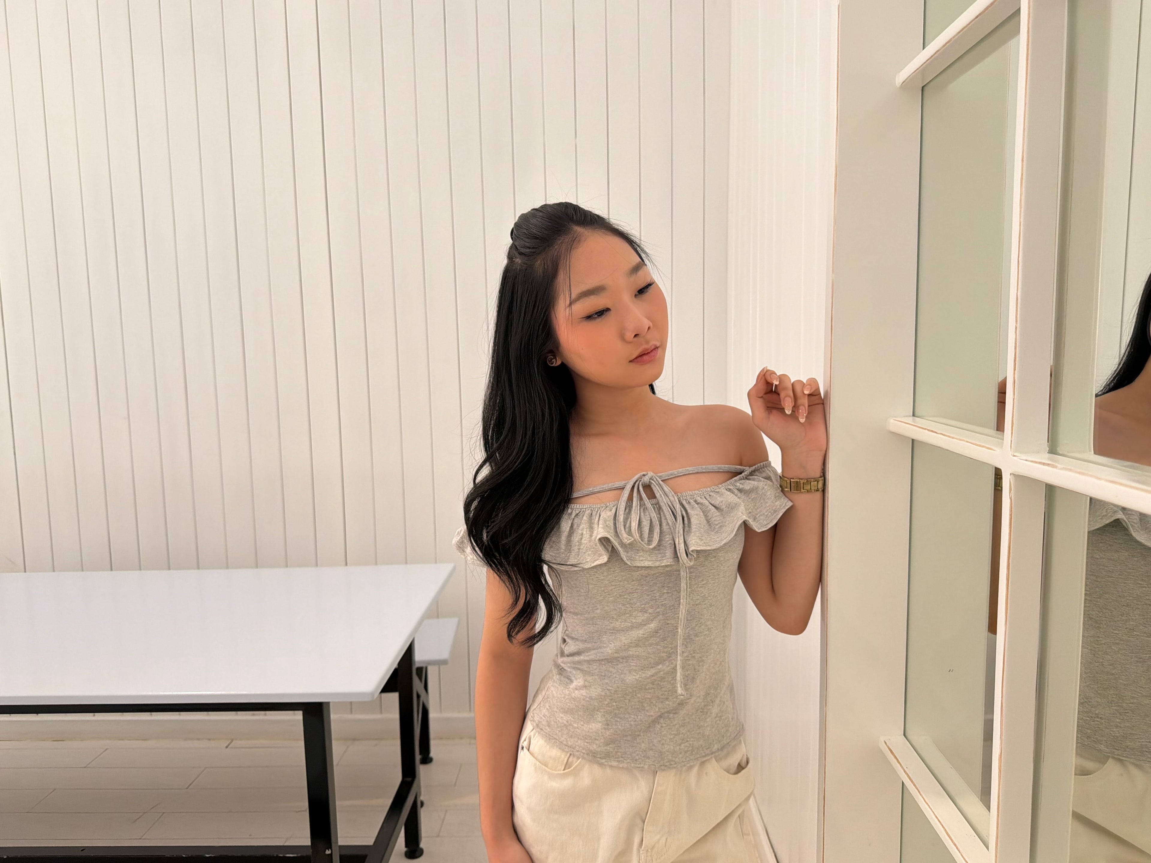 Grey ruffle tie